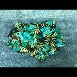 Flowy palm leafy print shorts